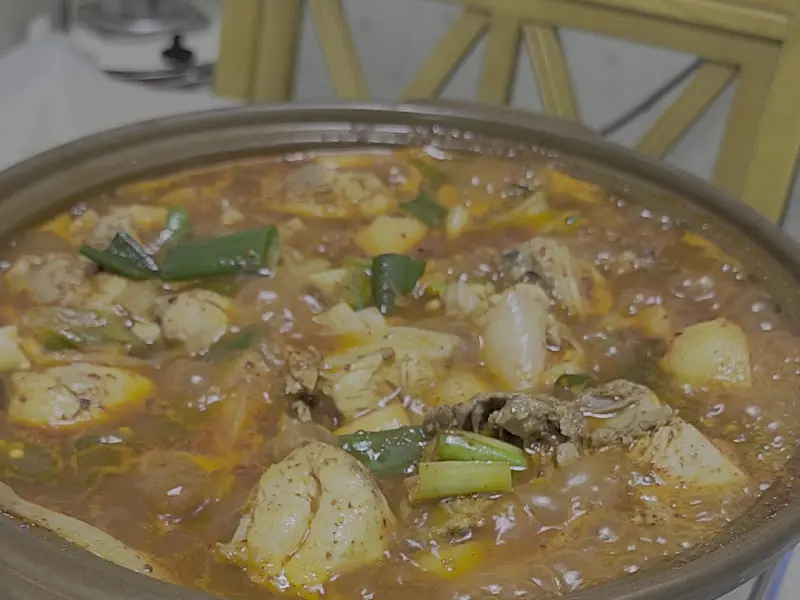 김치찌개가 끓고 있는 모습