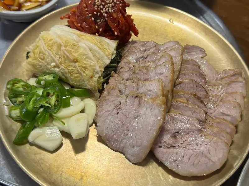 윤기가 좔좔 흐르는 수육