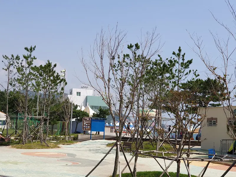 해수욕장 주변 풍경