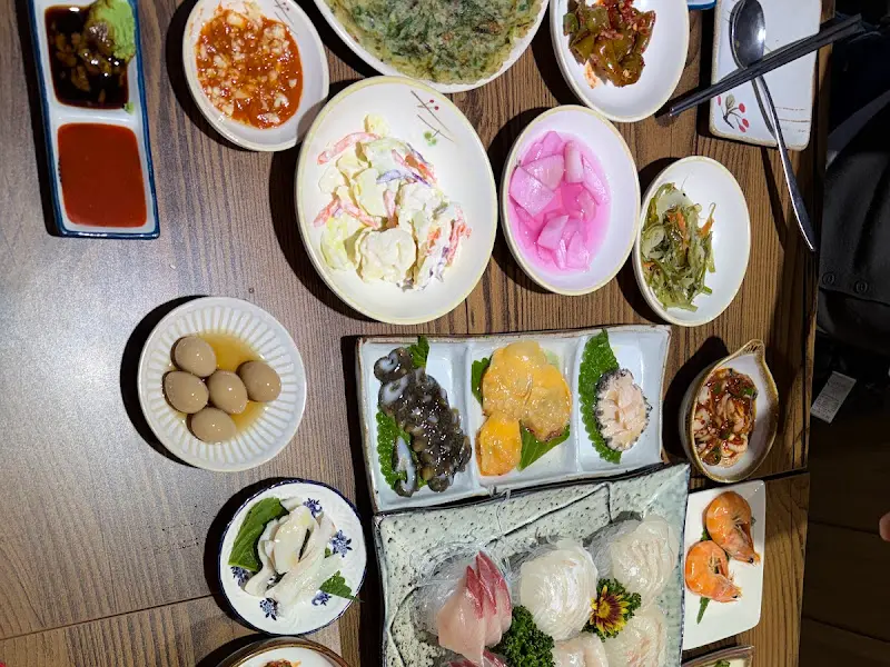 다양하고 푸짐한 밑반찬