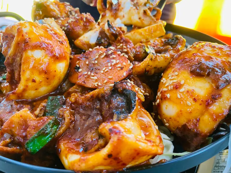 윤기가 흐르는 갑오징어 볶음