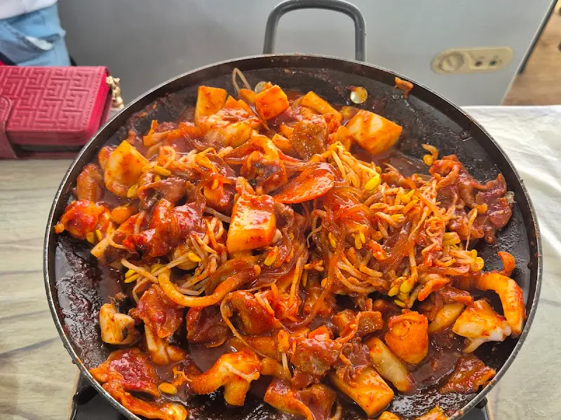 불판 위에서 익어가는 갑오징어