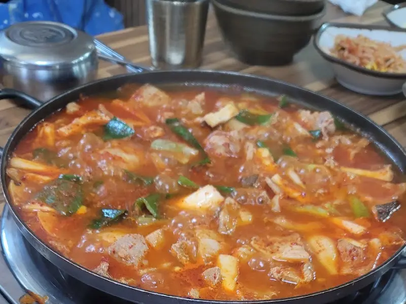 보글보글 끓는 곱창전골