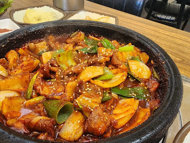 지글지글 끓는 돌판 돼지불고기