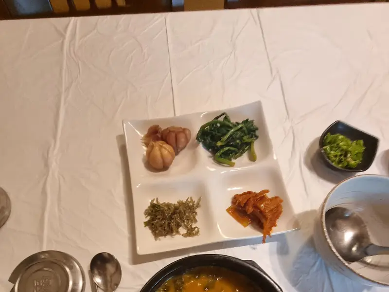 정갈하게 담긴 밑반찬