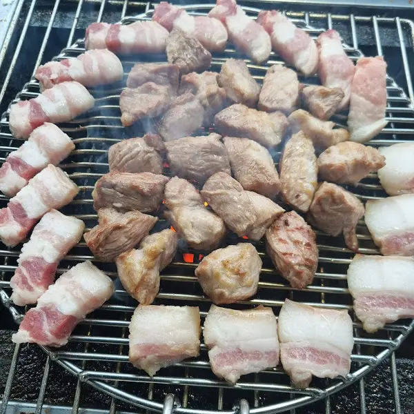 연탄불에 익어가는 오겹살