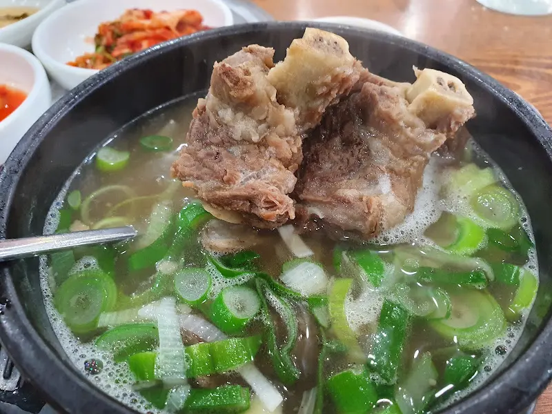 푸짐한 갈비탕