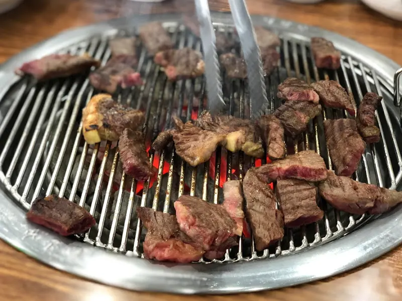 숯불에 구워지는 한우 등심