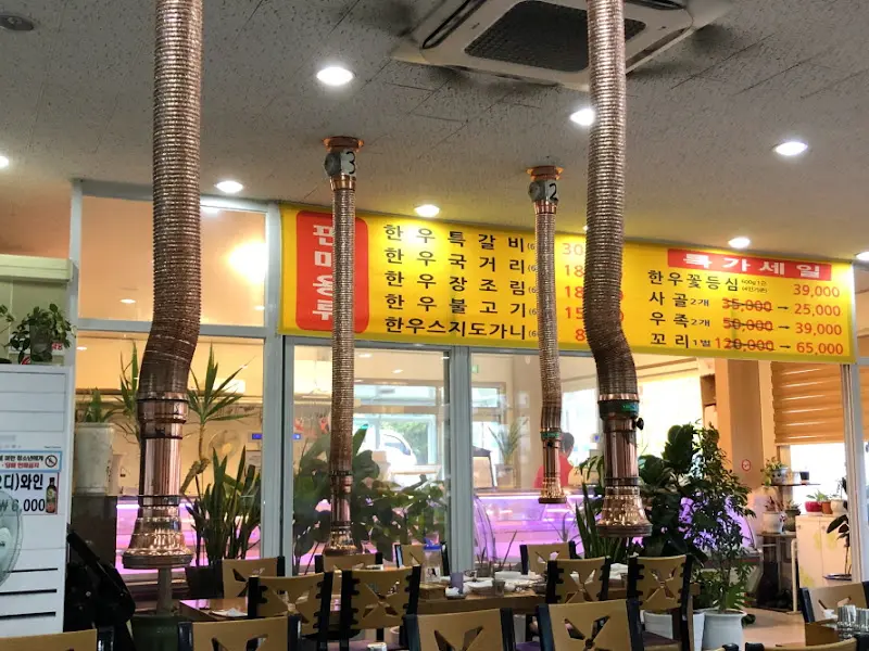 착한우리한우정육식당 내부