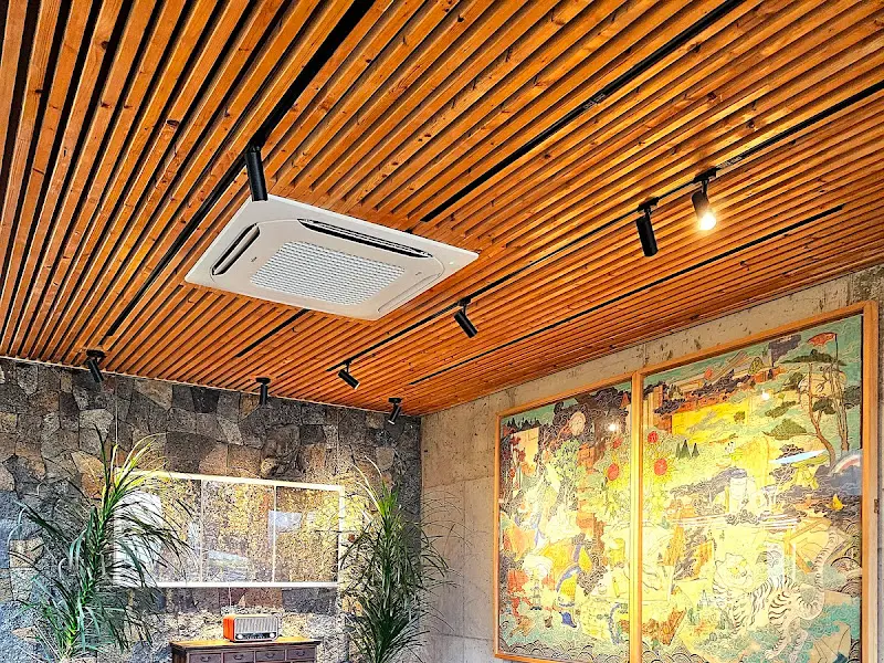 카페 내부 인테리어