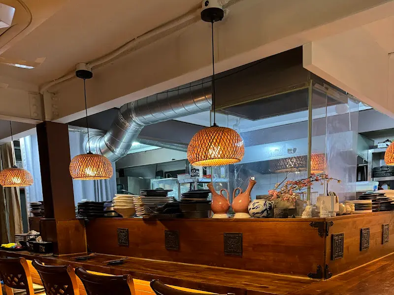 은은한 조명의 내부