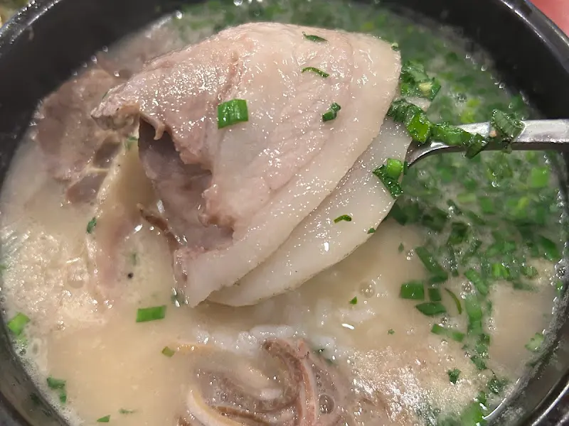 진한 엄용백 돼지국밥