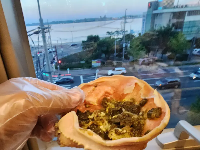 게딱지에 담긴 녹진한 내장