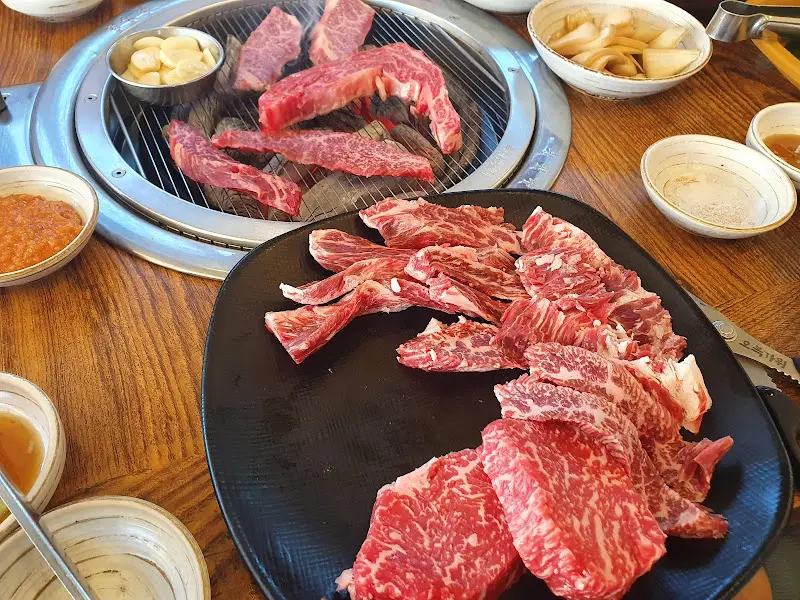 한우 모듬과 밑반찬