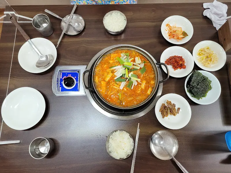 김치찌개 한 상 차림