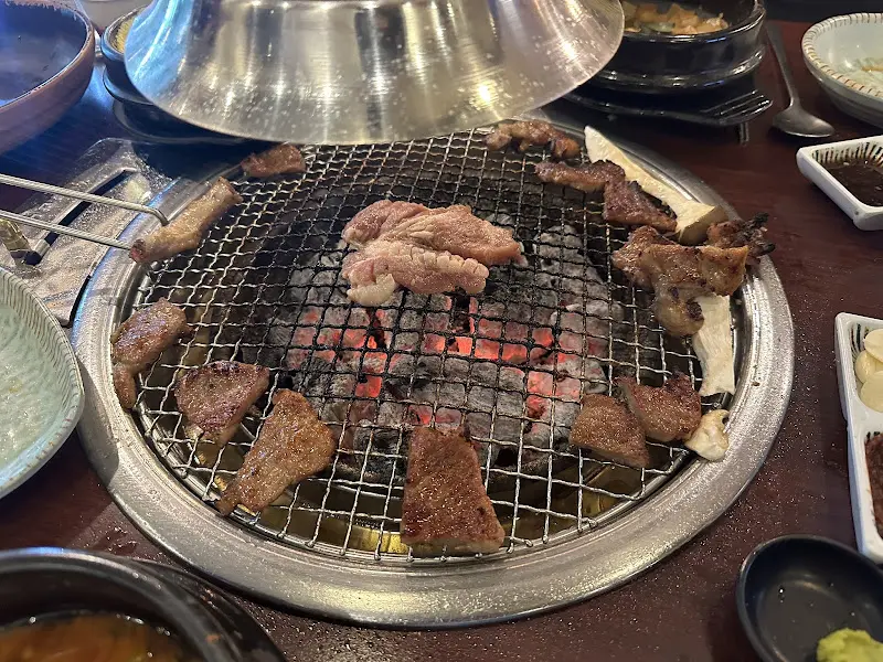 숯불에 구워지는 갈비