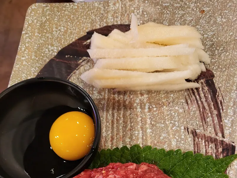 육회와 계란 노른자