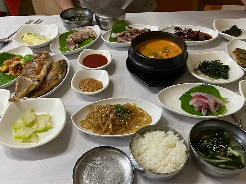 밥과 함께 제공되는 반찬들