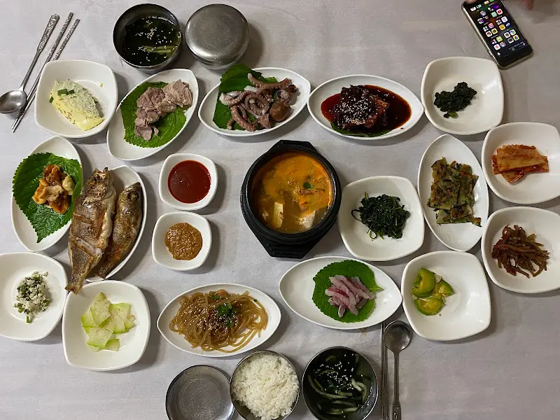 상 위에서 내려다 본 만정식 한 상 차림