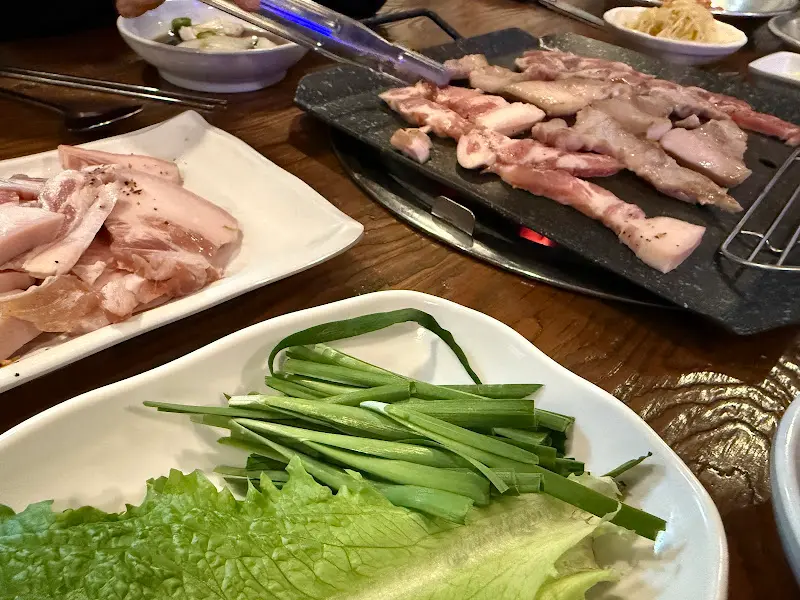 불판 위의 뒷고기