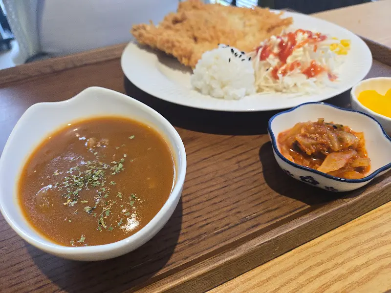 밤부리 카페 돈까스