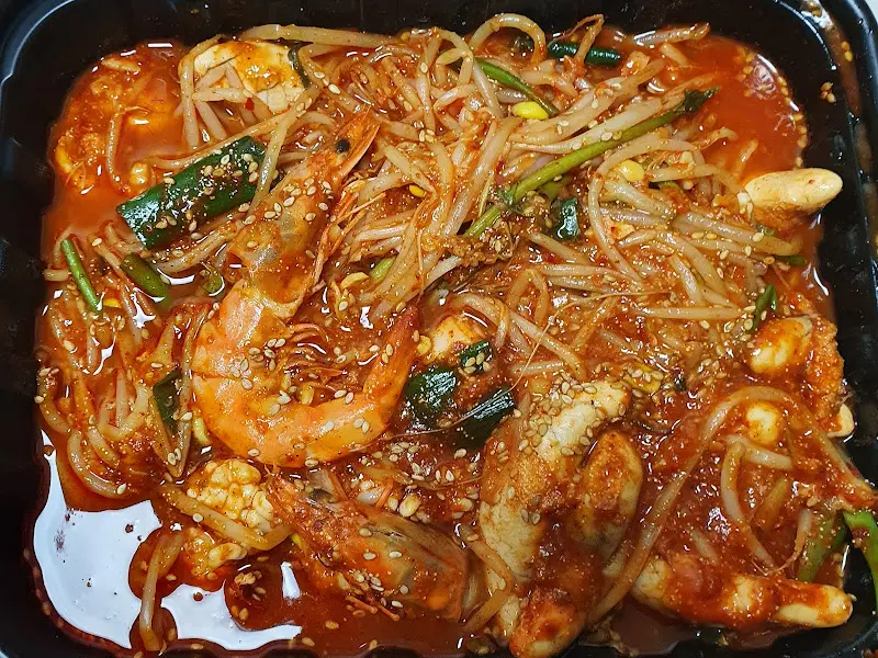 매콤한 양념이 돋보이는 알찜