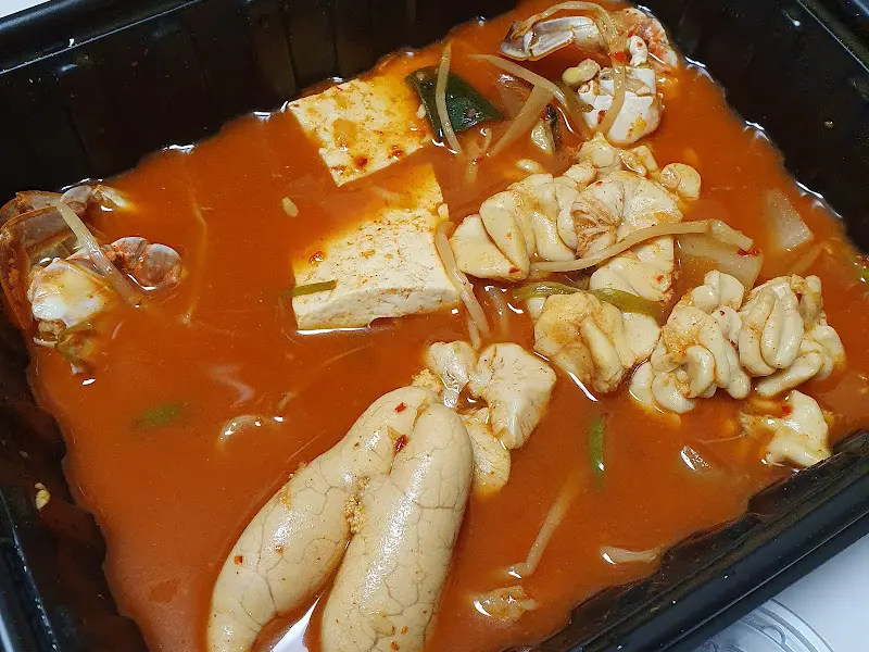 알과 해산물이 가득한 알탕