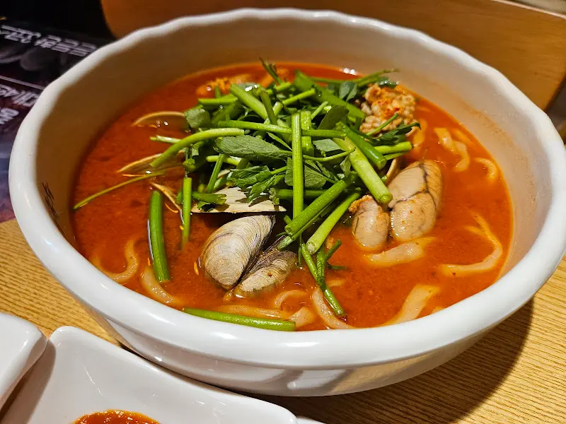 칼칼하고 시원한 칼국수