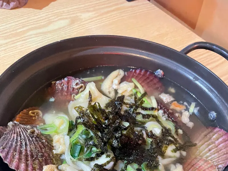 푸짐한 해물칼국수