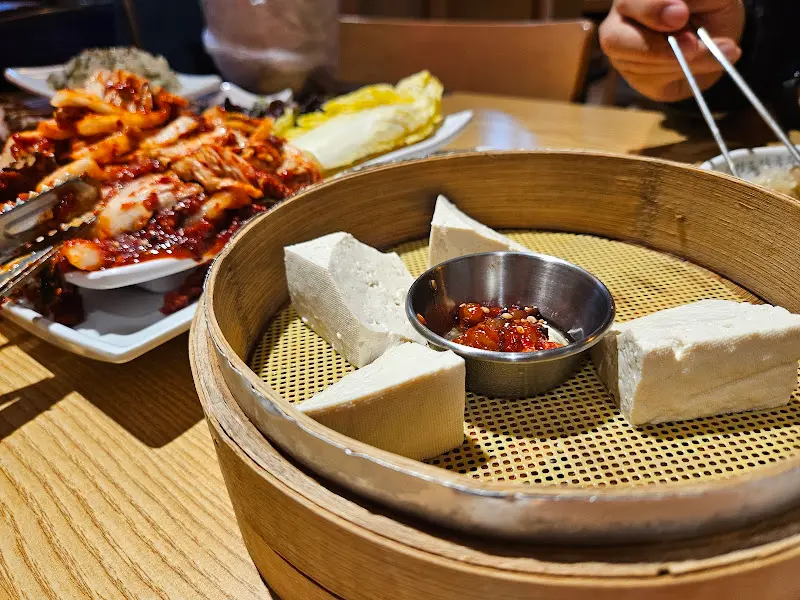 따뜻한 두부와 김치의 조화