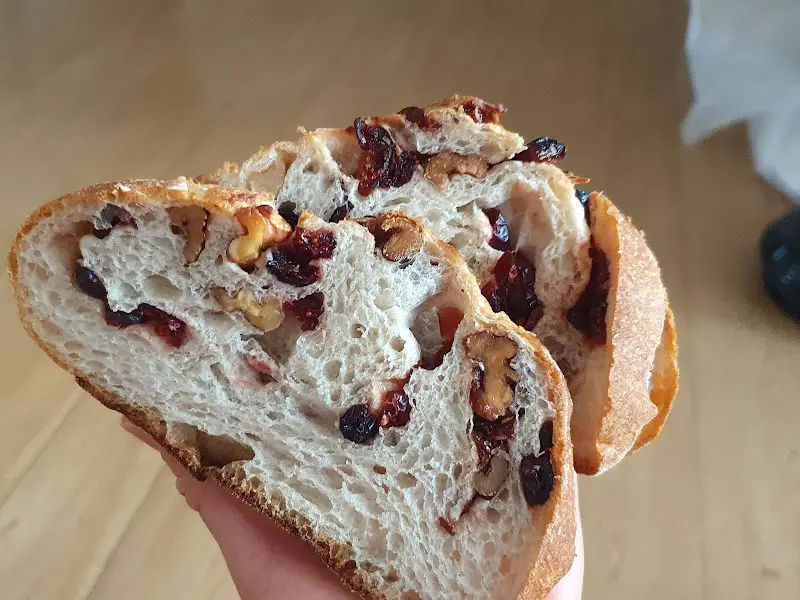 크렌베리 깜빠뉴 단면