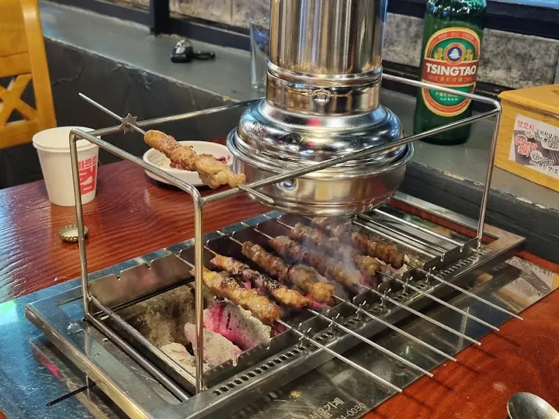 양꼬치 굽는 모습