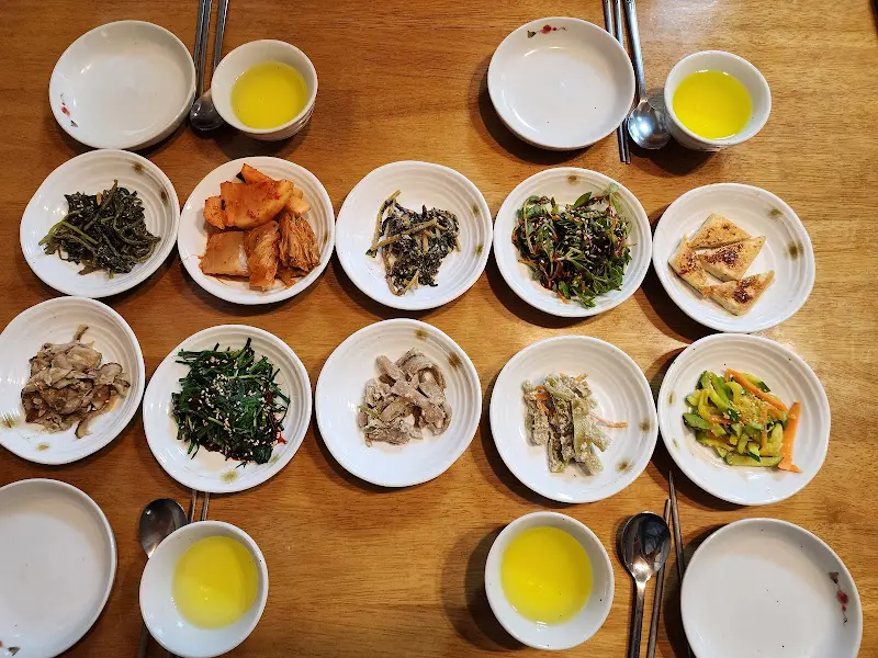 다모아보쌈웰빙수제비 전체 상차림