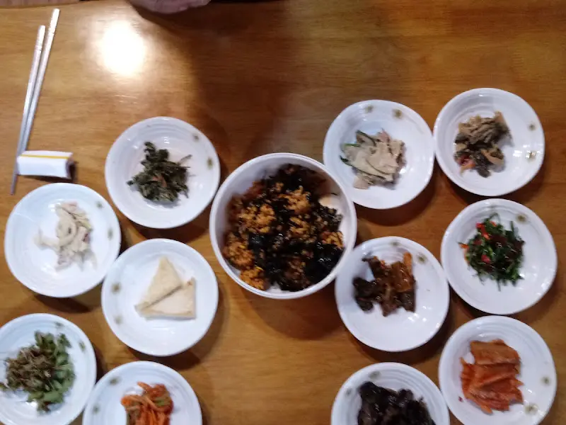 다모아보쌈웰빙수제비 반찬 모음