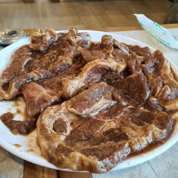 윤기가 흐르는 신선한 소갈비살