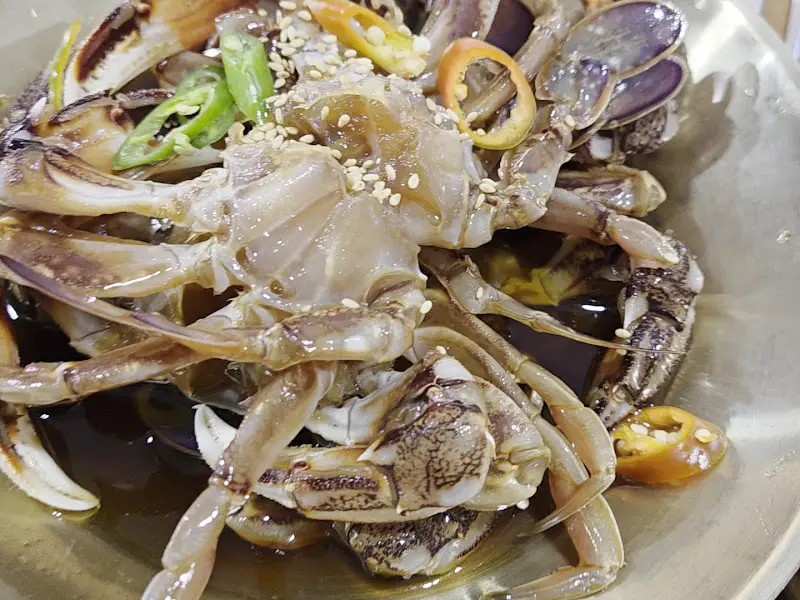 윤기가 흐르는 금게장