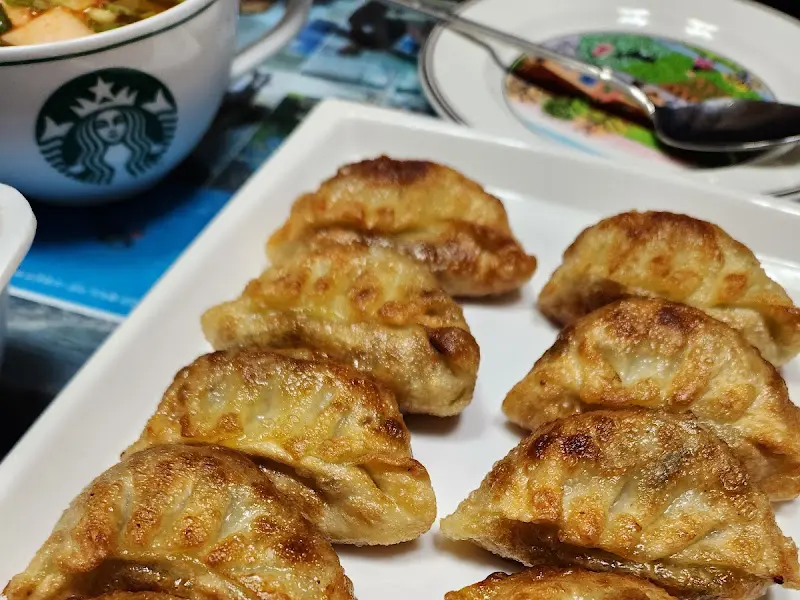 북경만두 군만두와 스타벅스 컵