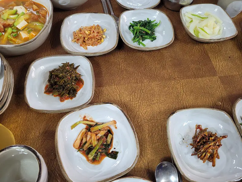 한상 가득 차려진 굴비백반정식