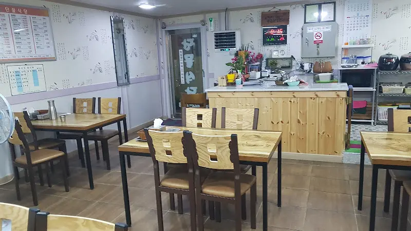 단물식당 내부 전경