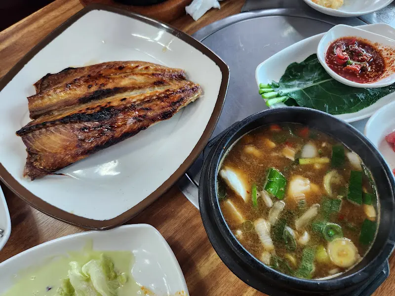 고등어구이와 된장찌개