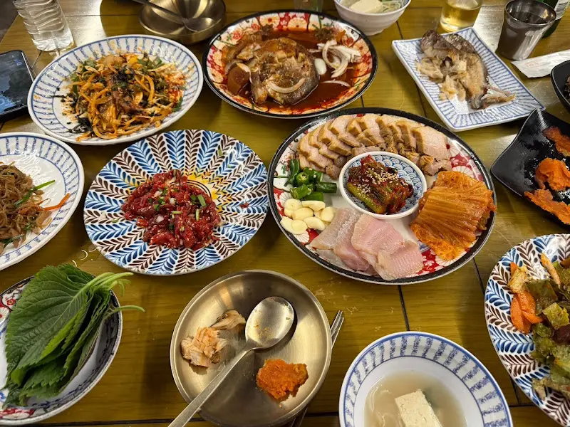 상다리 부러지게 차려진 이모카세 한 상 차림