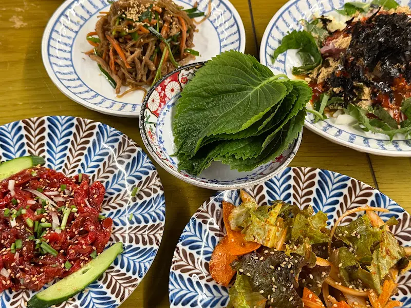 다채로운 색감의 한 상