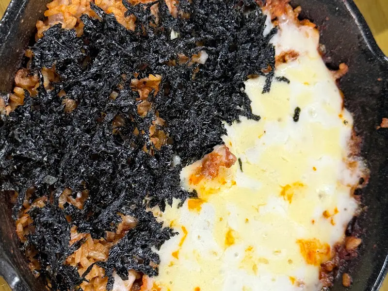 김가루가 듬뿍 뿌려진 볶음밥