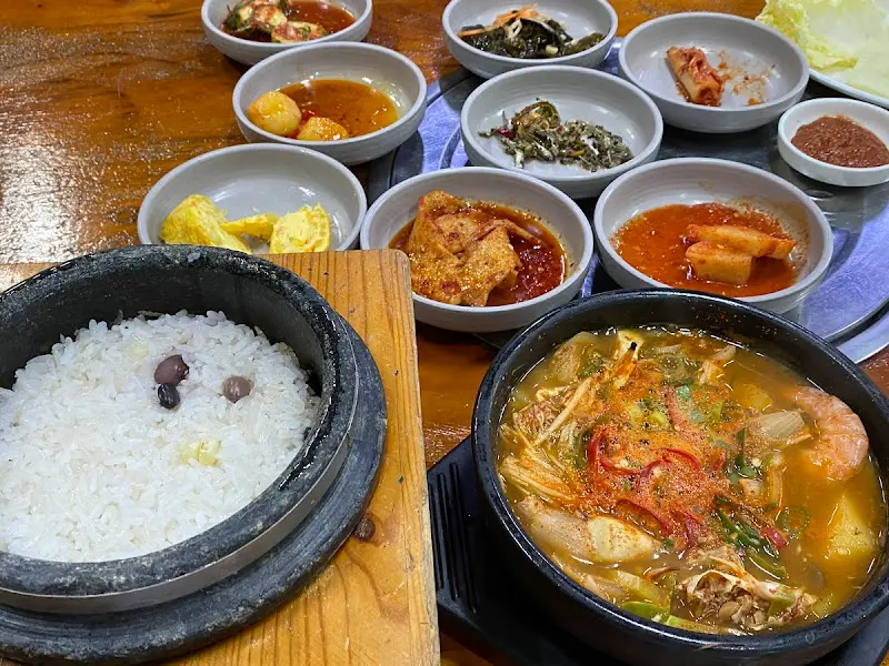 솥밥 한 상 차림