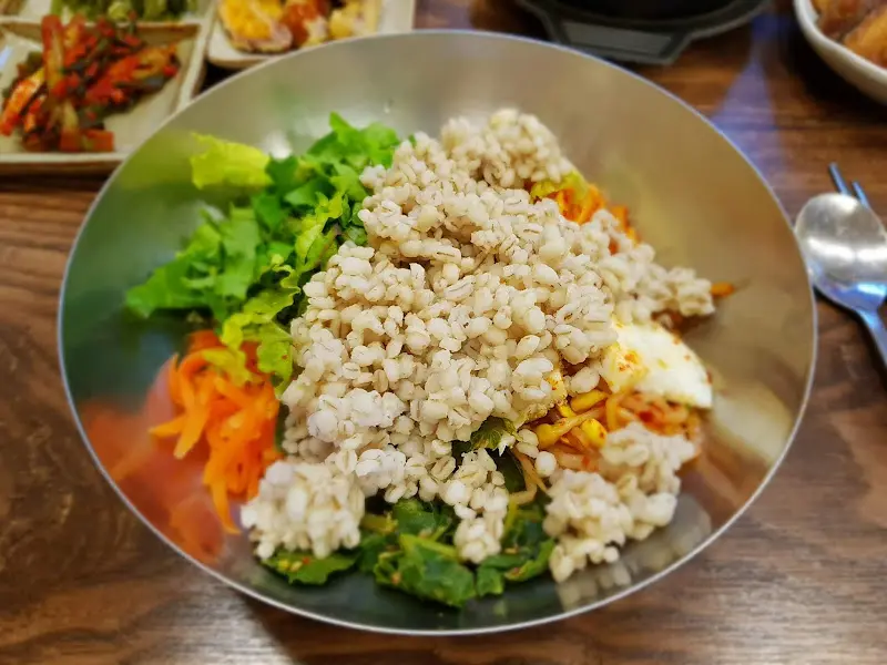 모메존 꽁보리밥 보리밥 정식