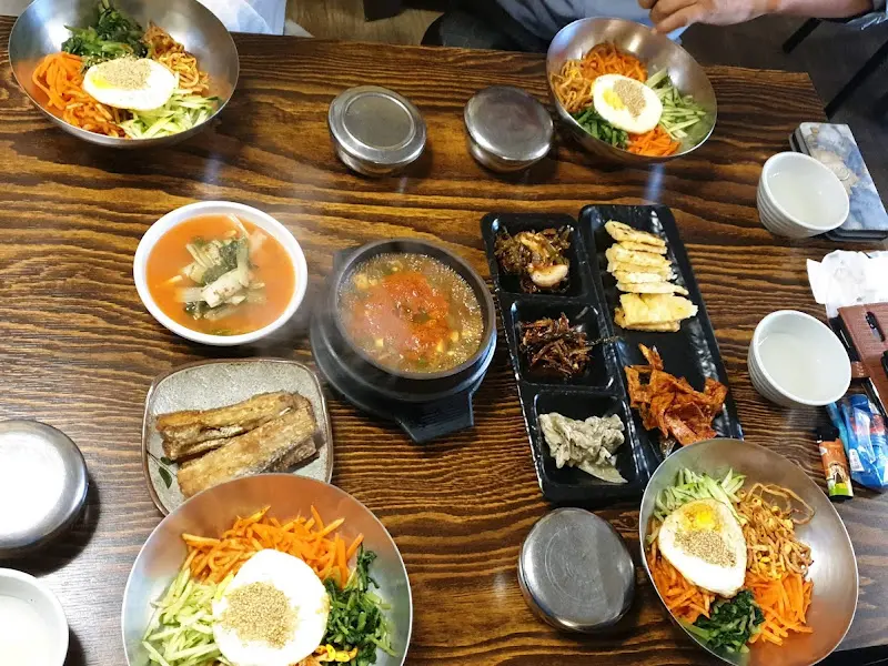 모메존 꽁보리밥 한상차림