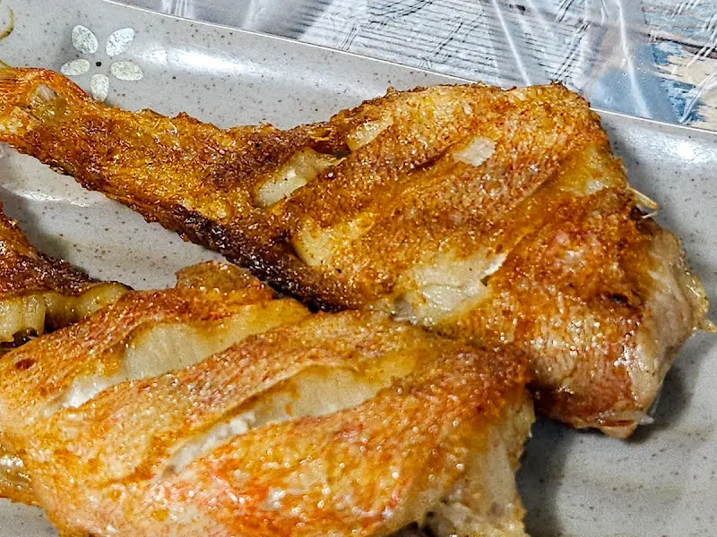 노릇하게 구워진 생선구이