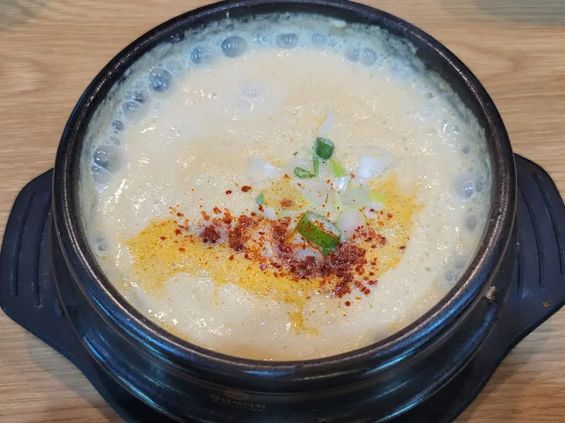 보글보글 끓는 청국장 비지찌개의 모습