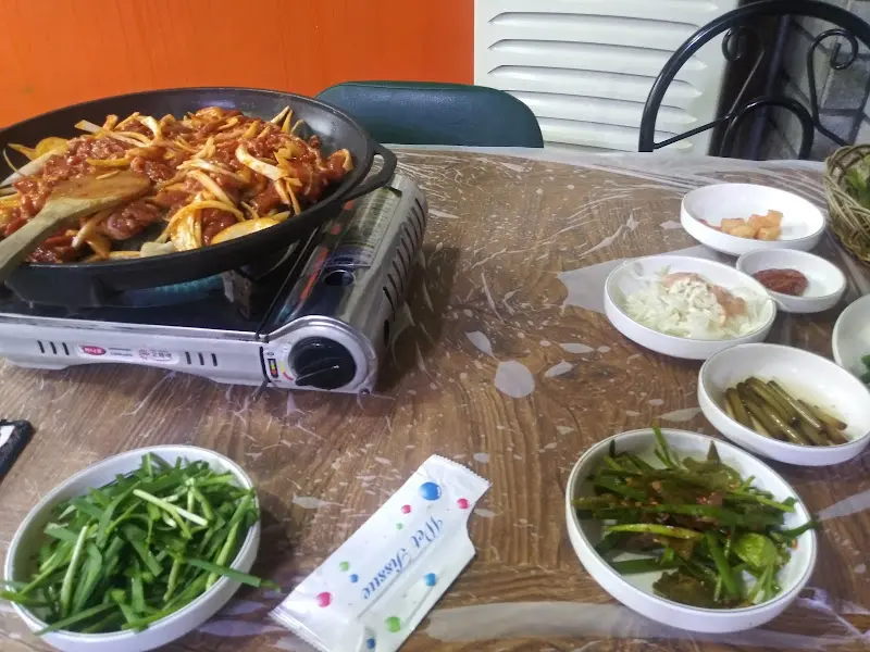 맛있게 익어가는 오리불고기