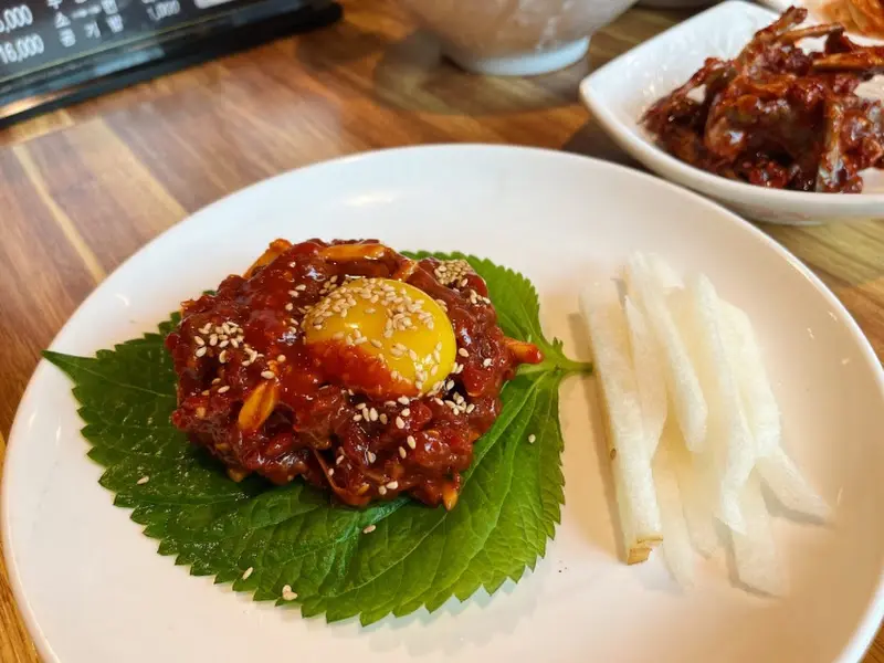 신선하고 매콤한 육회